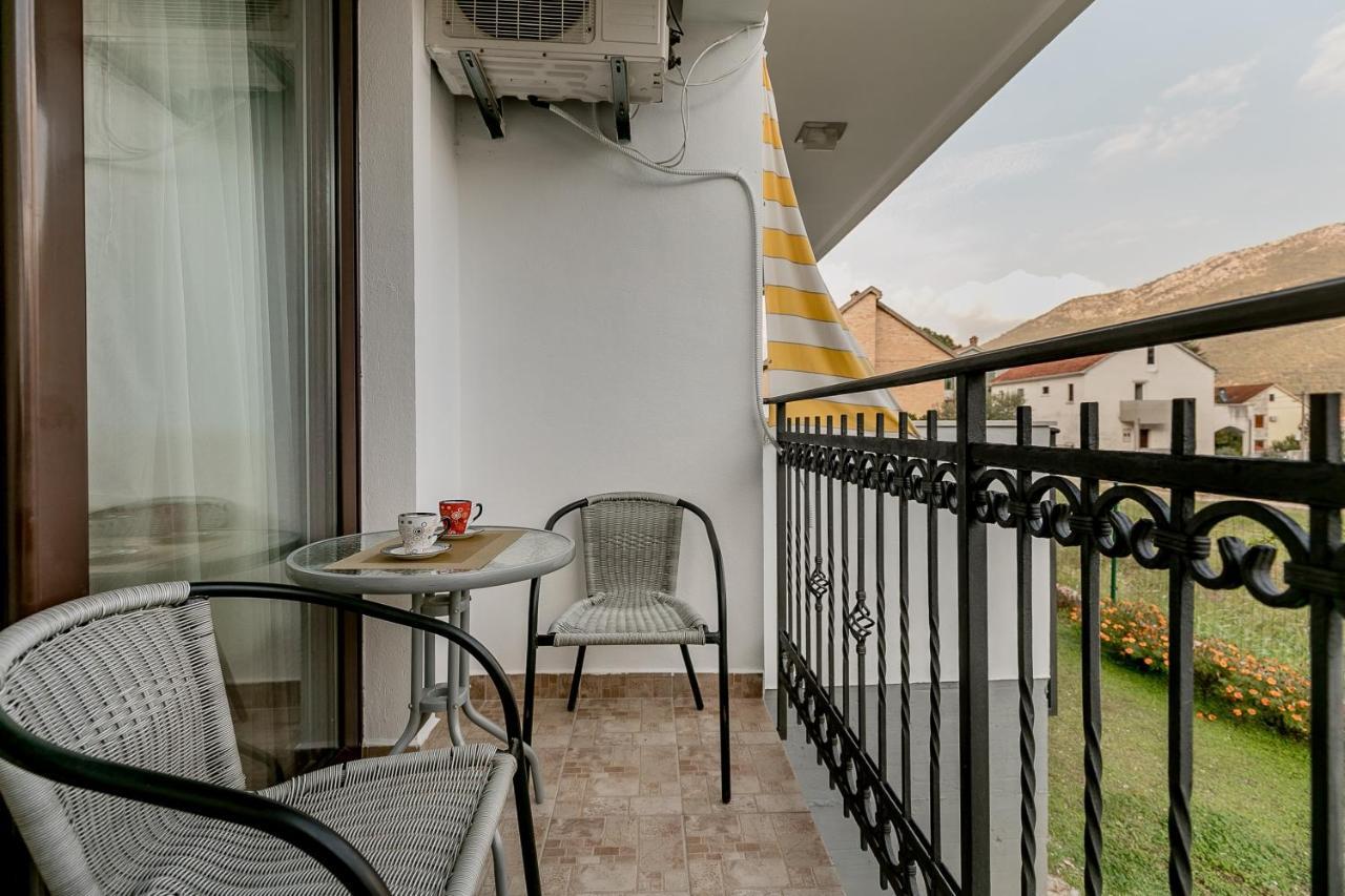 Apartments Gudelj Kamenari Exterior photo